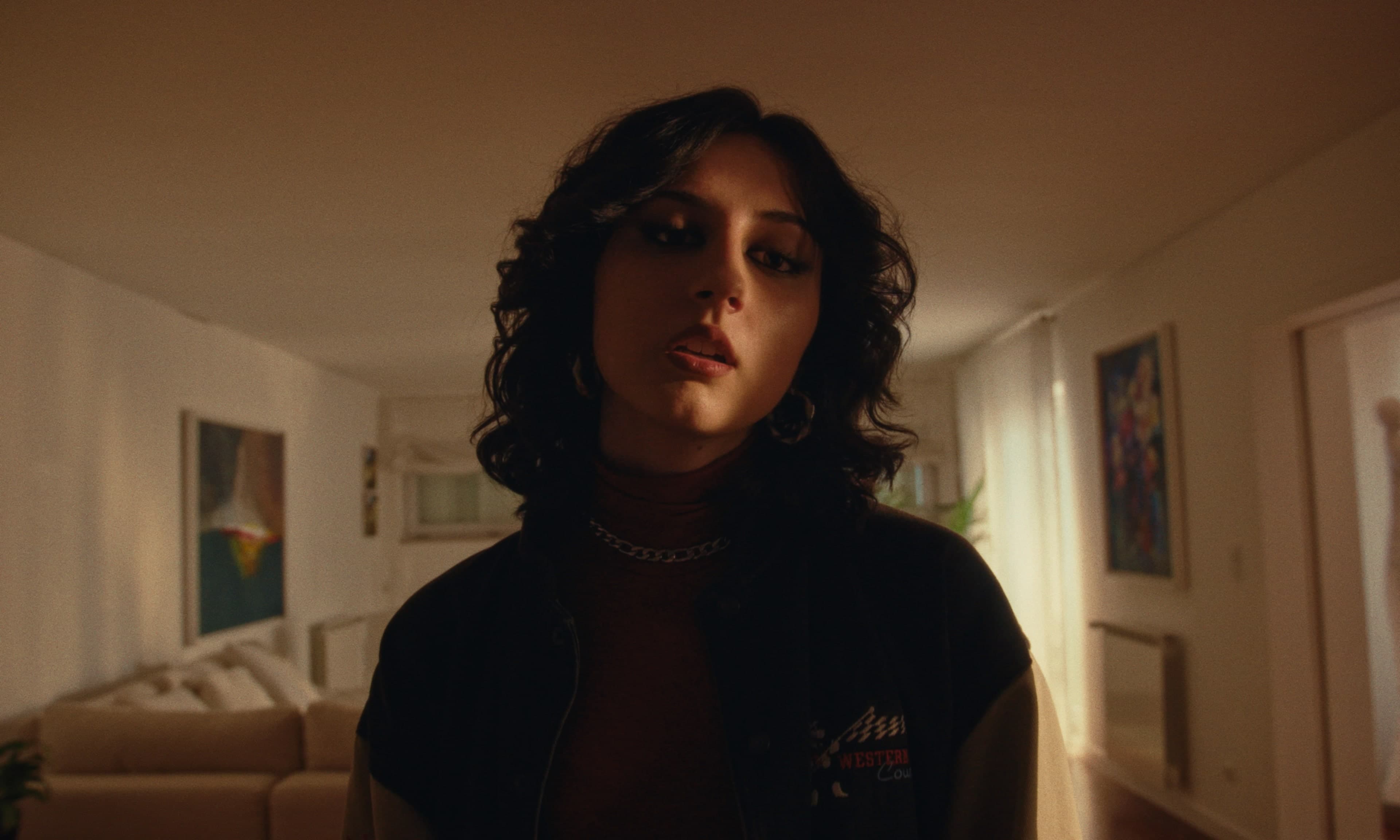 Aurora Pinto - Cães e Gatos still 3