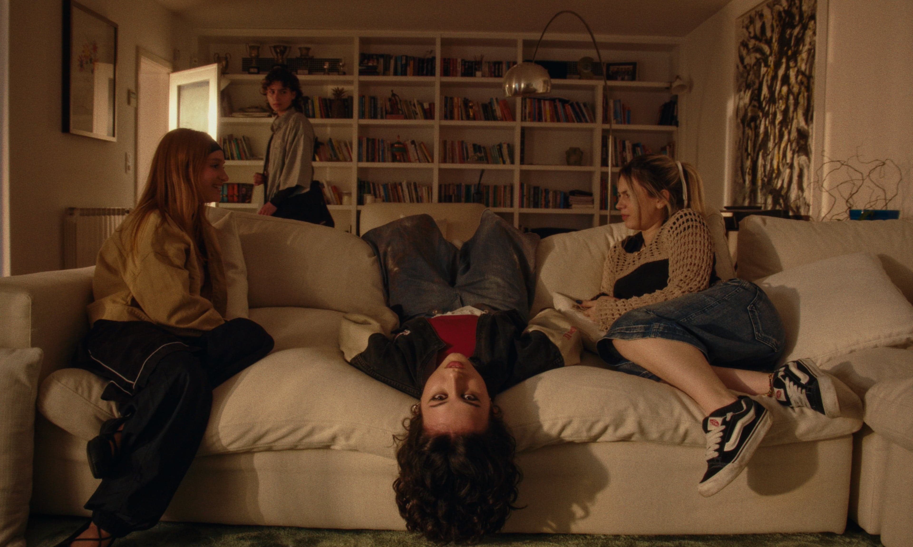 Aurora Pinto - Cães e Gatos still 4