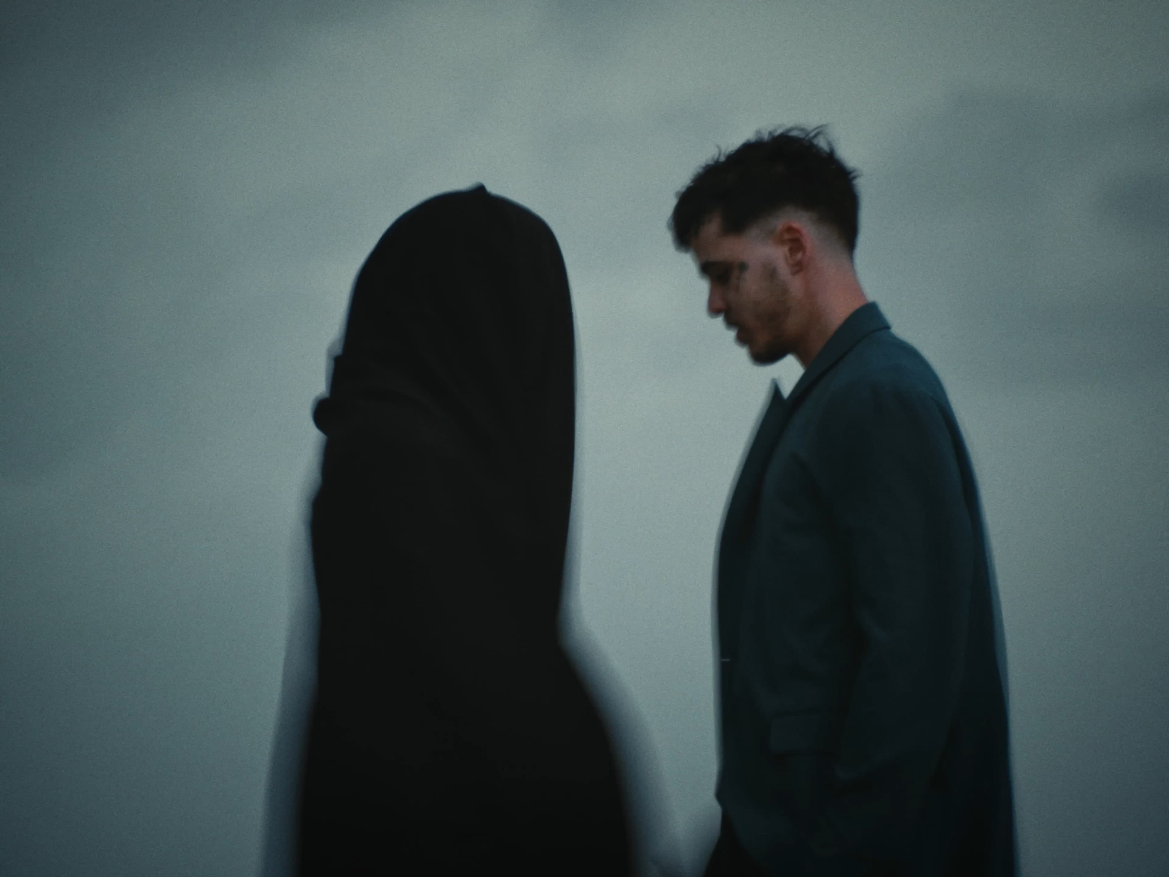 LUCY VAL - ENFIM still 5