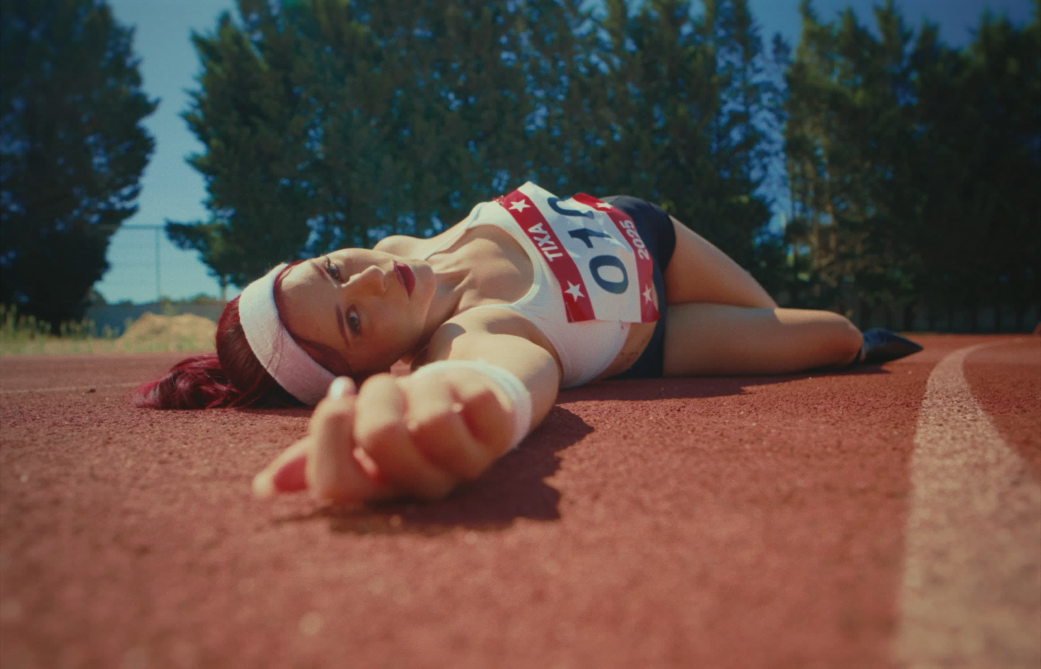 TIXA - DIFERENTE still 9